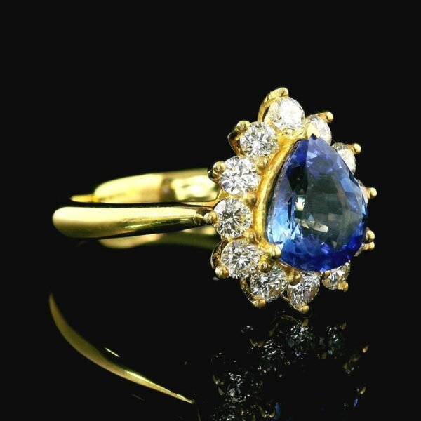 Stunning 2.17Ctw Cornflower Blue Sapphire & F VVS Diamond Yellow Gold Ring AGL