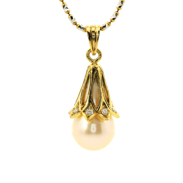 11.5 CT Natural Pearl Diamond Pendant 18K Yellow Gold