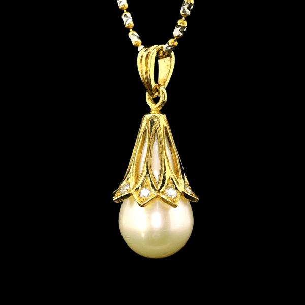 11.5 CT Natural Pearl Diamond Pendant 18K Yellow Gold