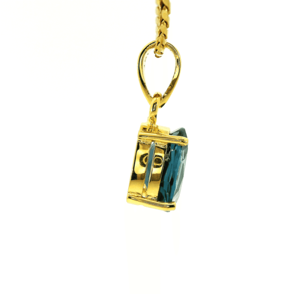 2.20ct Oval Cut natural Topaz Pendant 18K Yellow Gold