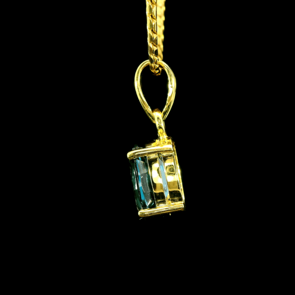 2.20ct Oval Cut natural Topaz Pendant 18K Yellow Gold